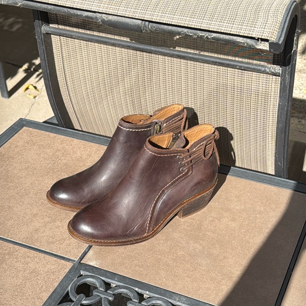 “NEW” Genuine leather ankle boots
